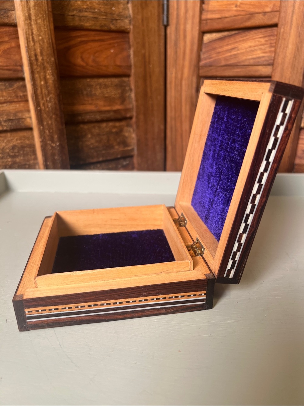 Handcrafted Elephant Inlay keepsake box Brown/Cream. A place for your treasure.